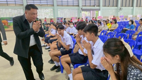ทน.แม่สอด มอบโอวาทให้แก่นักเรียน โรงเรียนในสังกัดเทศบาลนครแม่สอด ที่เป็นตัวแทนเข้าร่วมการแข่งขันทักษะทางวิชาการระดับภาคเหนือเพื่อพัฒนาสู่ระดับประเทศ