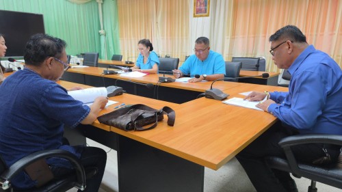 เทศบาลนครแม่สอด ประชุมหารือกรณีการปรับเพิ่มค่าจ้างบริหารจัดการและกำจัดขยะมูลฝอยของเทศบาลนครแม่สอด