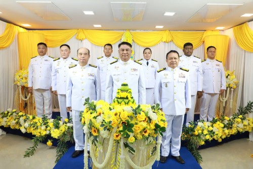 นายกเทศมนตรี พร้อมคณะผู้บริหาร เข้าร่วมการบันทึกเทปถวายพระพรชัยมงคล เนื่องในโอกาสมหามงคล ที่พระบาทสมเด็จพระเจ้าอยู่หัว ทรงเจริญพระชนมพรรษา 73 พรรษา