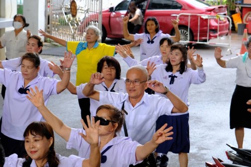 ทน.แม่สอด ร่วมพิธีเปิดการฝึกอบรม \"โครงการส่งเสริมสุขภาพผู้สูงอายุ สร้างจิตใจ ร่างกายแข็งแรง\" รุ่นที่ 3 และโครงการพัฒนาศักยภาพผู้สูงอายุเทศบาลนครแม่สอด