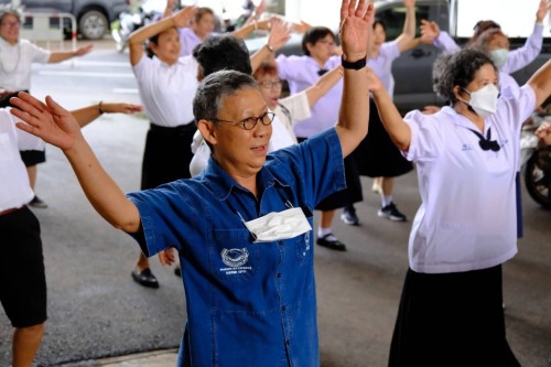 ทน.แม่สอด ร่วมพิธีเปิดการฝึกอบรม \"โครงการส่งเสริมสุขภาพผู้สูงอายุ สร้างจิตใจ ร่างกายแข็งแรง\" รุ่นที่ 3 และโครงการพัฒนาศักยภาพผู้สูงอายุเทศบาลนครแม่สอด