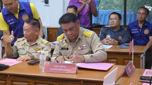 ทน.แม่สอด เข้าร่วมพิธีลงนามประกาศปฏิญญา รวมพลัง ยับยั้งปัญหายาเสพติด NO Drugs NO Dealers ผนึกกำลัง หมู่บ้าน ชุมชนปลอดยาเสพติด อำเภอแม่สอด จังหวัดตาก