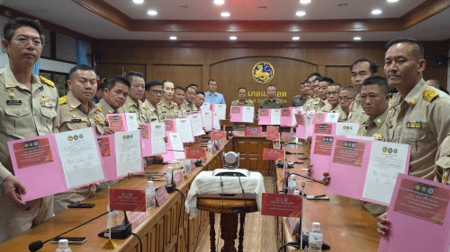 ทน.แม่สอด เข้าร่วมพิธีลงนามประกาศปฏิญญา รวมพลัง ยับยั้งปัญหายาเสพติด NO Drugs NO Dealers ผนึกกำลัง หมู่บ้าน ชุมชนปลอดยาเสพติด อำเภอแม่สอด จังหวัดตาก