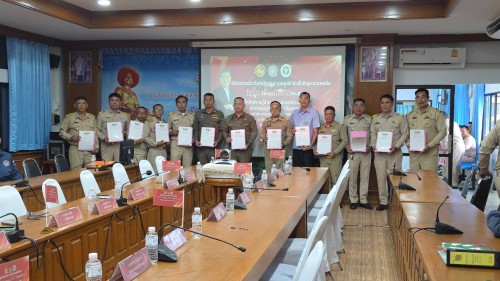 ทน.แม่สอด เข้าร่วมพิธีลงนามประกาศปฏิญญา รวมพลัง ยับยั้งปัญหายาเสพติด NO Drugs NO Dealers ผนึกกำลัง หมู่บ้าน ชุมชนปลอดยาเสพติด อำเภอแม่สอด จังหวัดตาก