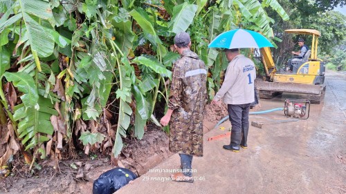เทศบาลนครแม่สอด ลงพื้นที่เฝ้าระวังและแก้ปัญหาอุทกภัย ในเขตพื้นที่เทศบาลนครแม่สอด