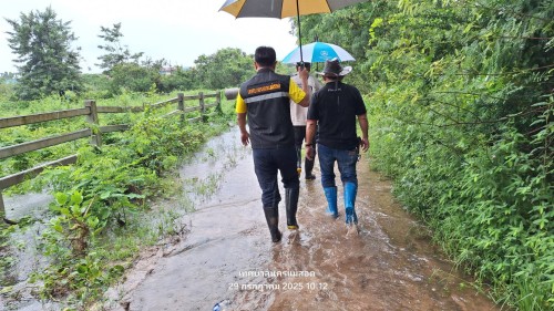 เทศบาลนครแม่สอด ลงพื้นที่เฝ้าระวังและแก้ปัญหาอุทกภัย ในเขตพื้นที่เทศบาลนครแม่สอด