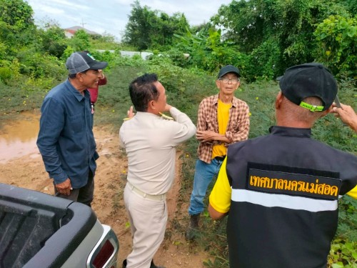 ทน.แม่สอด ลงพื้นที่สำรวจเส้นทางน้ำเตรียมความพร้อมรับมือน้ำท่วมขัง ในเขตพื้นที่เทศบาลนครแม่สอด