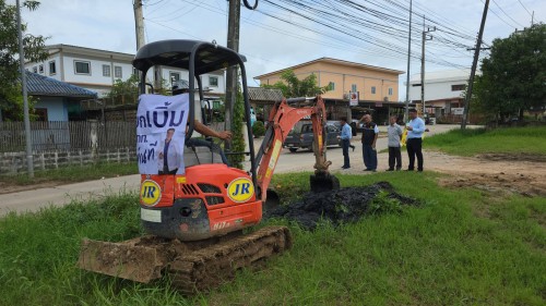 ทน.แม่สอด ลงพื้นที่สำรวจเส้นทางน้ำเพื่อแก้ไขปัญหาน้ำท่วมขังในเขตพื้นที่ชุมชนสักทอง