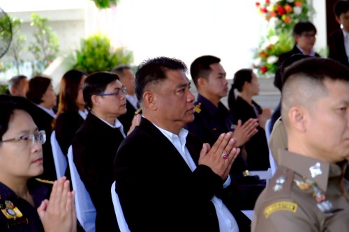 เทศบาลนครแม่สอด เข้าร่วมพิธีวางพวงมาลา เนื่องในวันรพี ประจำปี 2568