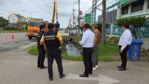ทน.แม่สอด ลงพื้นที่ติดตามความคืบหน้างานขุดลอกคลองสาธารณะ เพื่อแก้ไขปัญหาน้ำท่วมขังในเขตเทศบาลนครแม่สอด ร่วมกับองค์การบริหารส่วนจังหวัดตาก 