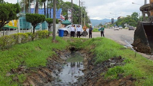 ทน.แม่สอด ลงพื้นที่ติดตามความคืบหน้างานขุดลอกคลองสาธารณะ เพื่อแก้ไขปัญหาน้ำท่วมขังในเขตเทศบาลนครแม่สอด ร่วมกับองค์การบริหารส่วนจังหวัดตาก 