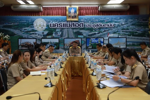 เทศบาลนครแม่สอด จัดประชุมหัวหน้าส่วนราชการ ประจำเดือนสิงหาคม พ.ศ.2568