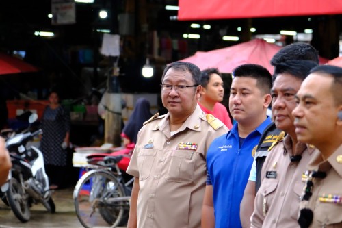 ทน.แม่สอด บูรณาการร่วมกับ ฝ่ายปกครองอำเภอแม่สอด ตรวจคนเข้าเมืองตาก สถานีตำรวจภูธรแม่สอด สำนักงานจัดหางานแม่สอด ลงพื้นที่จัดระเบียบตลาดสดพาเจริญ