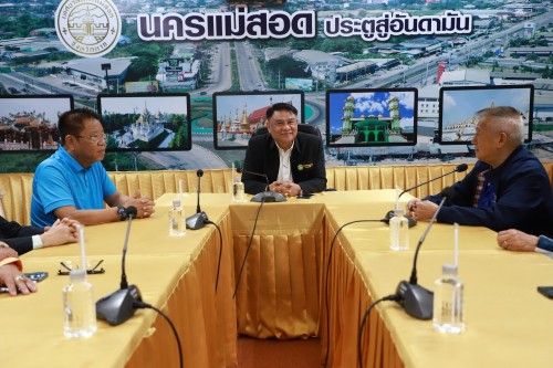 ทน.แม่สอด ให้การต้อนรับ พล.ต.ต.สุรพงษ์ อาริยะมงคล อุปนายกอาวุโสและเลขาธิการ สมาคมกีฬากรีฑาแห่งประเทศไทยในพระบรมราชูปถัมภ์ พร้อมคณะฯ
