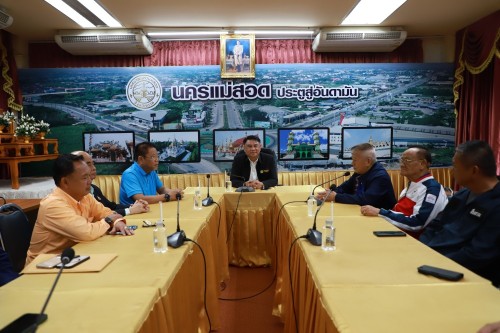 ทน.แม่สอด ให้การต้อนรับ พล.ต.ต.สุรพงษ์ อาริยะมงคล อุปนายกอาวุโสและเลขาธิการ สมาคมกีฬากรีฑาแห่งประเทศไทยในพระบรมราชูปถัมภ์ พร้อมคณะฯ