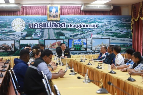 ทน.แม่สอด ให้การต้อนรับ พล.ต.ต.สุรพงษ์ อาริยะมงคล อุปนายกอาวุโสและเลขาธิการ สมาคมกีฬากรีฑาแห่งประเทศไทยในพระบรมราชูปถัมภ์ พร้อมคณะฯ