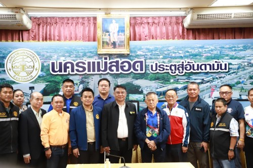 ทน.แม่สอด ให้การต้อนรับ พล.ต.ต.สุรพงษ์ อาริยะมงคล อุปนายกอาวุโสและเลขาธิการ สมาคมกีฬากรีฑาแห่งประเทศไทยในพระบรมราชูปถัมภ์ พร้อมคณะฯ