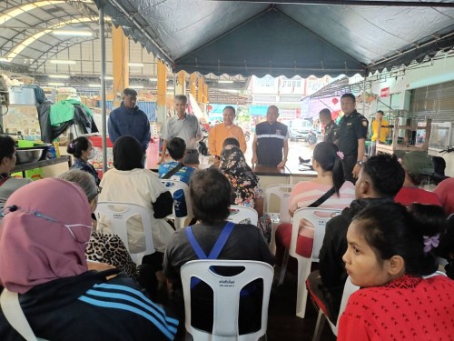 เทศบาลนครแม่สอด เข้าร่วมการประชุมการจัดระเบียบการค้าและการจราจร ตลาดพาเจริญ	