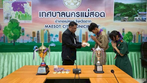 ทน.แม่สอด ร่วมให้การต้อนรับและแสดงความยินดีกับคณะครูและนักเรียนโรงเรียนเทศบาลวัดบุญญาวาส