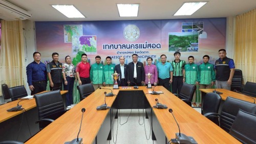 ทน.แม่สอด ร่วมให้การต้อนรับและแสดงความยินดีกับคณะครูและนักเรียนโรงเรียนเทศบาลวัดบุญญาวาส