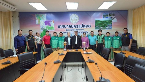 ทน.แม่สอด ร่วมให้การต้อนรับและแสดงความยินดีกับคณะครูและนักเรียนโรงเรียนเทศบาลวัดบุญญาวาส