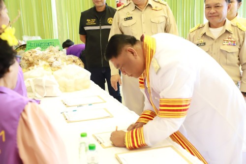 ทน.แม่สอด จัดพิธีมอบวุฒิบัตร \"โครงการส่งเสริมสุขภาพผู้สูงอายุ สร้างจิตสดใส ร่างกายแข็งแรง“ และ \"โครงการพัฒนาศักยภาพผู้สูงอายุเทศบาลนครแม่สอด\"