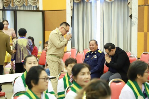 ทน.แม่สอด จัดพิธีมอบวุฒิบัตร \"โครงการส่งเสริมสุขภาพผู้สูงอายุ สร้างจิตสดใส ร่างกายแข็งแรง“ และ \"โครงการพัฒนาศักยภาพผู้สูงอายุเทศบาลนครแม่สอด\"