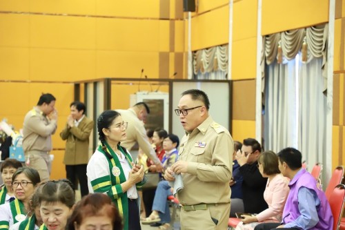 ทน.แม่สอด จัดพิธีมอบวุฒิบัตร \"โครงการส่งเสริมสุขภาพผู้สูงอายุ สร้างจิตสดใส ร่างกายแข็งแรง“ และ \"โครงการพัฒนาศักยภาพผู้สูงอายุเทศบาลนครแม่สอด\"