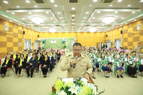 ทน.แม่สอด จัดพิธีมอบวุฒิบัตร \"โครงการส่งเสริมสุขภาพผู้สูงอายุ สร้างจิตสดใส ร่างกายแข็งแรง“ และ \"โครงการพัฒนาศักยภาพผู้สูงอายุเทศบาลนครแม่สอด\"