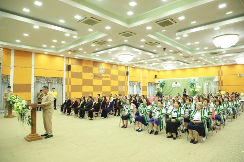 ทน.แม่สอด จัดพิธีมอบวุฒิบัตร \"โครงการส่งเสริมสุขภาพผู้สูงอายุ สร้างจิตสดใส ร่างกายแข็งแรง“ และ \"โครงการพัฒนาศักยภาพผู้สูงอายุเทศบาลนครแม่สอด\"