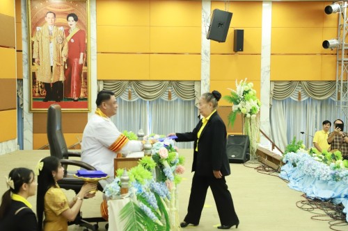 ทน.แม่สอด จัดพิธีมอบวุฒิบัตร \"โครงการส่งเสริมสุขภาพผู้สูงอายุ สร้างจิตสดใส ร่างกายแข็งแรง“ และ \"โครงการพัฒนาศักยภาพผู้สูงอายุเทศบาลนครแม่สอด\"