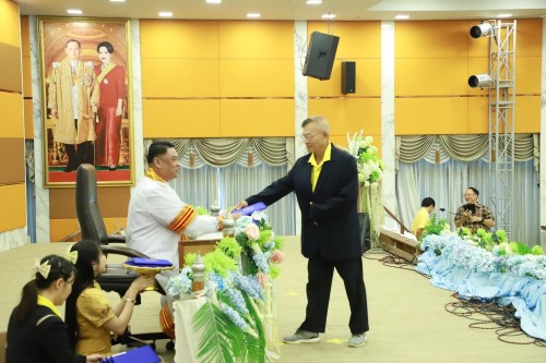 ทน.แม่สอด จัดพิธีมอบวุฒิบัตร \"โครงการส่งเสริมสุขภาพผู้สูงอายุ สร้างจิตสดใส ร่างกายแข็งแรง“ และ \"โครงการพัฒนาศักยภาพผู้สูงอายุเทศบาลนครแม่สอด\"