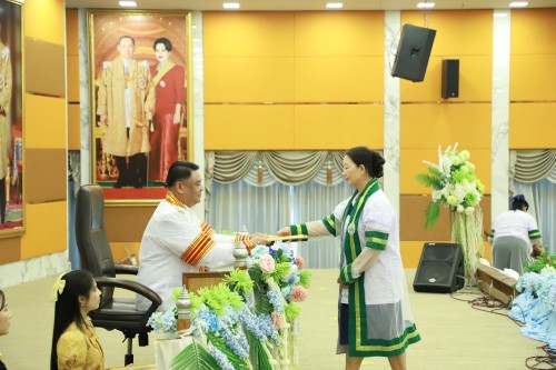 ทน.แม่สอด จัดพิธีมอบวุฒิบัตร \"โครงการส่งเสริมสุขภาพผู้สูงอายุ สร้างจิตสดใส ร่างกายแข็งแรง“ และ \"โครงการพัฒนาศักยภาพผู้สูงอายุเทศบาลนครแม่สอด\"