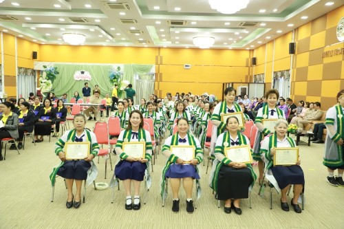 ทน.แม่สอด จัดพิธีมอบวุฒิบัตร \"โครงการส่งเสริมสุขภาพผู้สูงอายุ สร้างจิตสดใส ร่างกายแข็งแรง“ และ \"โครงการพัฒนาศักยภาพผู้สูงอายุเทศบาลนครแม่สอด\"