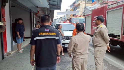เทศบาลนครแม่สอด ลงพื้นที่ระงับเหตุเพลิงไหม้ บริเวณตลาดพลอย ในเขตพื้นที่เทศบาลนครแม่สอด