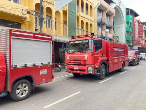 เทศบาลนครแม่สอด ลงพื้นที่ระงับเหตุเพลิงไหม้ บริเวณตลาดพลอย ในเขตพื้นที่เทศบาลนครแม่สอด