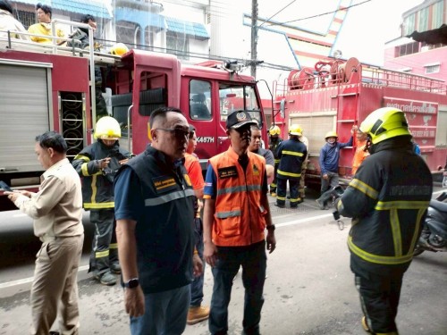 เทศบาลนครแม่สอด ลงพื้นที่ระงับเหตุเพลิงไหม้ บริเวณตลาดพลอย ในเขตพื้นที่เทศบาลนครแม่สอด