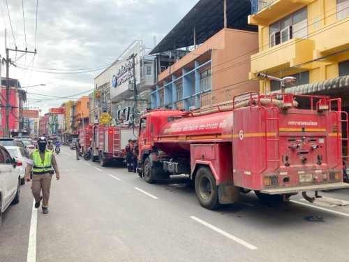 เทศบาลนครแม่สอด ลงพื้นที่ระงับเหตุเพลิงไหม้ บริเวณตลาดพลอย ในเขตพื้นที่เทศบาลนครแม่สอด