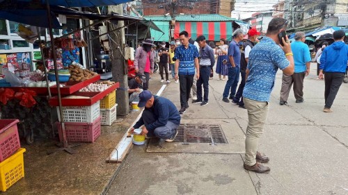 ทน.แม่สอด  ลงพื้นที่ดำเนินการจัดระเบียบร้านค้าที่รุกล้ำถนนและทางเท้า พร้อมดำเนินการตีเส้นจราจร ตลาดพาเจริญ