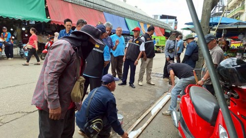 ทน.แม่สอด  ลงพื้นที่ดำเนินการจัดระเบียบร้านค้าที่รุกล้ำถนนและทางเท้า พร้อมดำเนินการตีเส้นจราจร ตลาดพาเจริญ