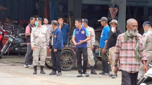 ทน.แม่สอด  ลงพื้นที่ดำเนินการจัดระเบียบร้านค้าที่รุกล้ำถนนและทางเท้า พร้อมดำเนินการตีเส้นจราจร ตลาดพาเจริญ