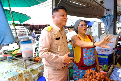 ทน.แม่สอด ร่วมกับ สถานีตำรวจภูธรแม่สอด ลงพื้นที่ตรวจความเรียบร้อยตลาดสดพาเจริญ