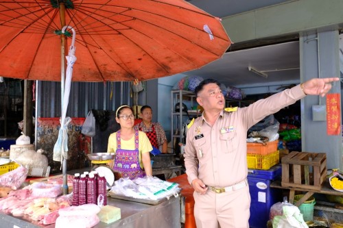 ทน.แม่สอด ร่วมกับ สถานีตำรวจภูธรแม่สอด ลงพื้นที่ตรวจความเรียบร้อยตลาดสดพาเจริญ