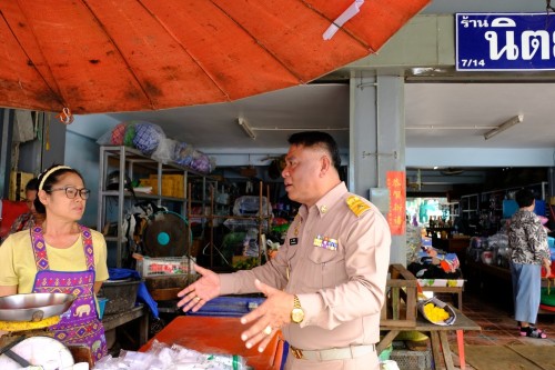 ทน.แม่สอด ร่วมกับ สถานีตำรวจภูธรแม่สอด ลงพื้นที่ตรวจความเรียบร้อยตลาดสดพาเจริญ