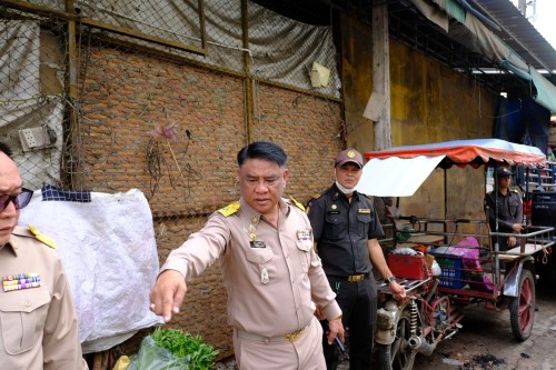 ทน.แม่สอด ร่วมกับ สถานีตำรวจภูธรแม่สอด ลงพื้นที่ตรวจความเรียบร้อยตลาดสดพาเจริญ
