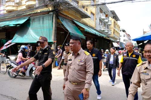 ทน.แม่สอด ร่วมกับ สถานีตำรวจภูธรแม่สอด ลงพื้นที่ตรวจความเรียบร้อยตลาดสดพาเจริญ
