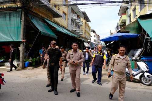 ทน.แม่สอด ร่วมกับ สถานีตำรวจภูธรแม่สอด ลงพื้นที่ตรวจความเรียบร้อยตลาดสดพาเจริญ