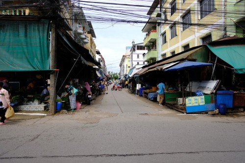 ทน.แม่สอด ร่วมกับ สถานีตำรวจภูธรแม่สอด ลงพื้นที่ตรวจความเรียบร้อยตลาดสดพาเจริญ