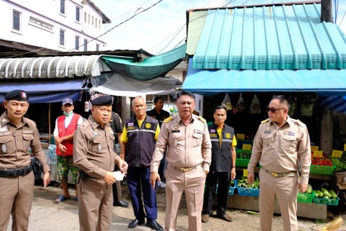 ทน.แม่สอด ร่วมกับ สถานีตำรวจภูธรแม่สอด ลงพื้นที่ตรวจความเรียบร้อยตลาดสดพาเจริญ