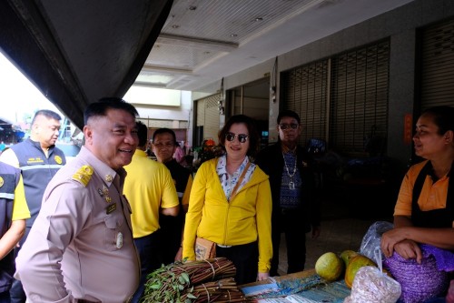 ทน.แม่สอด ร่วมกับ สถานีตำรวจภูธรแม่สอด ลงพื้นที่ตรวจความเรียบร้อยตลาดสดพาเจริญ